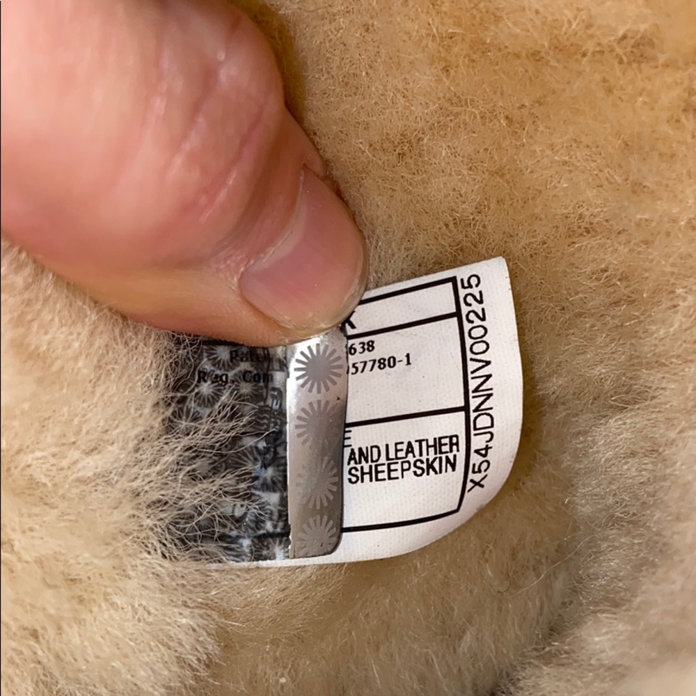 Dylan UGG Boot - Picture 11 of 16